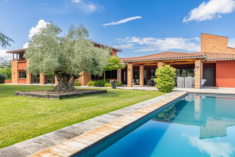 Propriété - 424 m² - 10 pièces