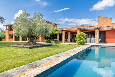 Propriété - 424 m² - 10 pièces