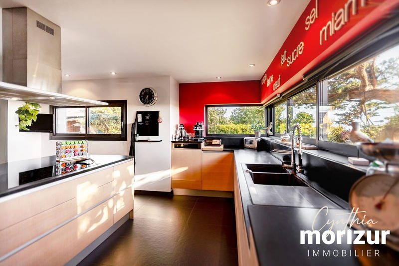 Maison - 251 m² - 7 pièces