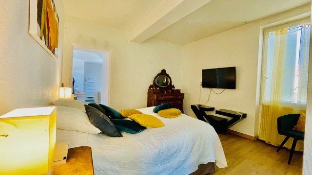 Maison - 280 m² - 6 pièces