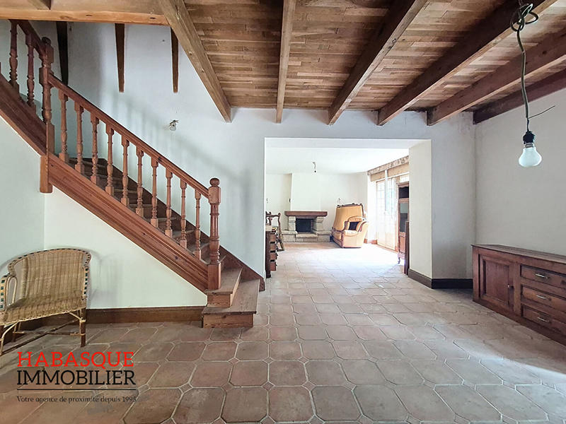 Maison - 281 m² - 9 pièces