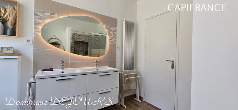 Maison - 230 m² - 9 pièces