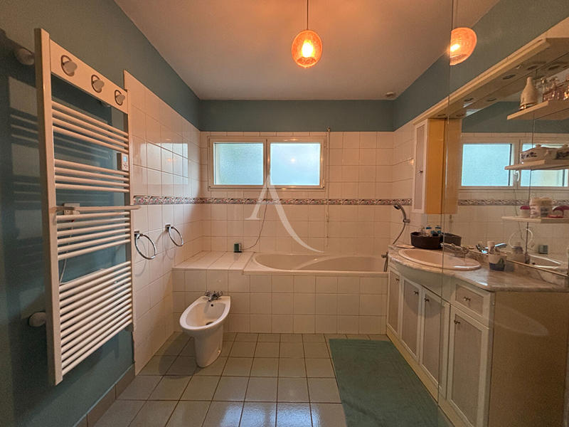 Maison - 121 m² - 5 pièces