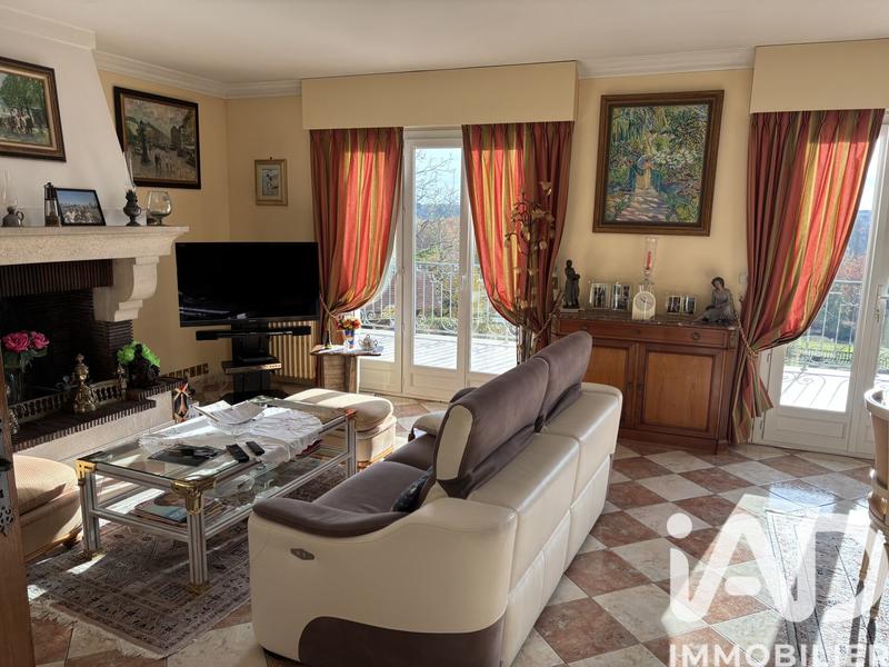 Maison - 253 m² - 11 pièces