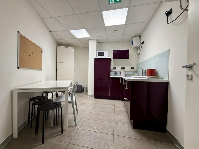 Local d'activités - 302 m² - 11 pièces