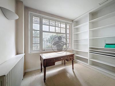 Immeuble - 131 m² - 9 pièces