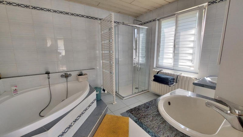 Maison de maîtres - 225 m² - 10 pièces