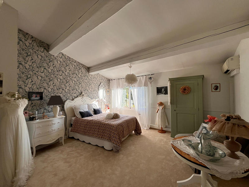 Maison - 256 m² - 6 pièces