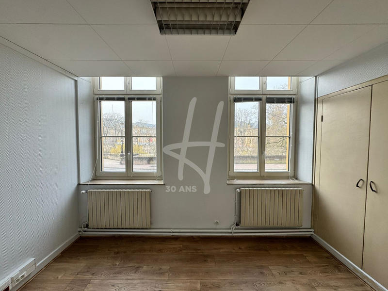 Local d'activités - 167 m² - 5 pièces