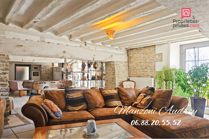 Demeure - 1 456 m² - 12 pièces