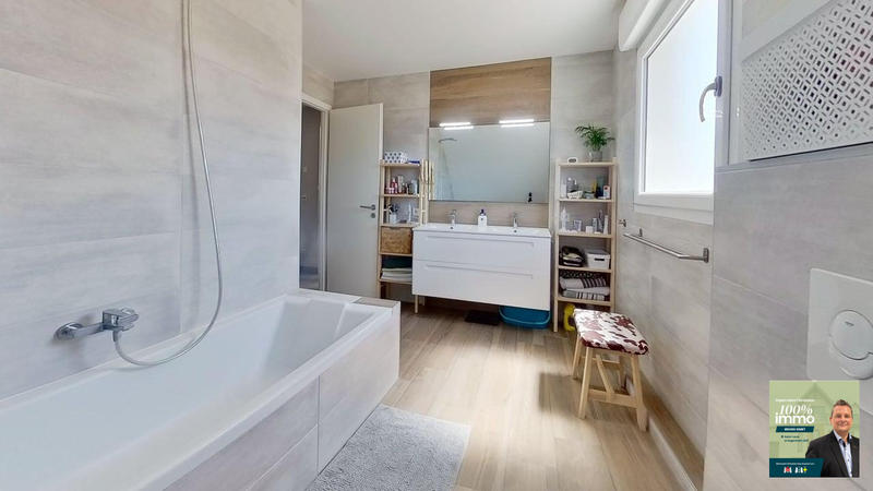 Maison traditionnelle - 94 m² - 5 pièces