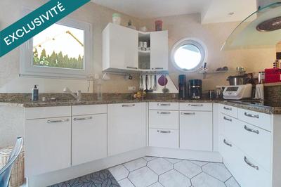 Maison - 220 m² - 7 pièces