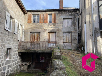 Maison - 140 m² - 2 pièces