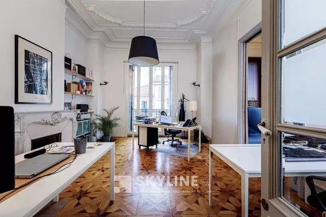 Appartement - 247 m² - 5 pièces