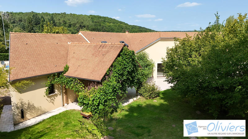 Maison - 260 m² - 9 pièces