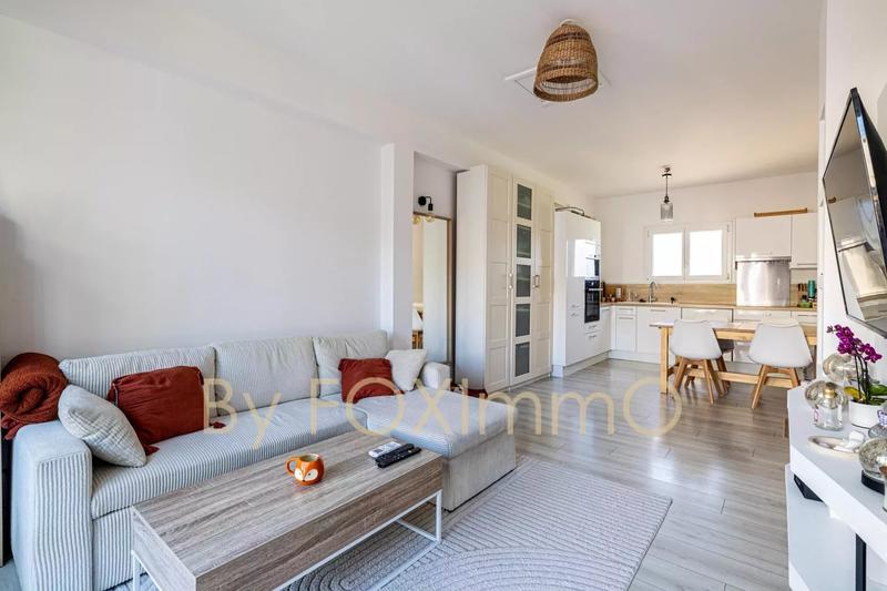 Maison - 330 m² - 9 pièces