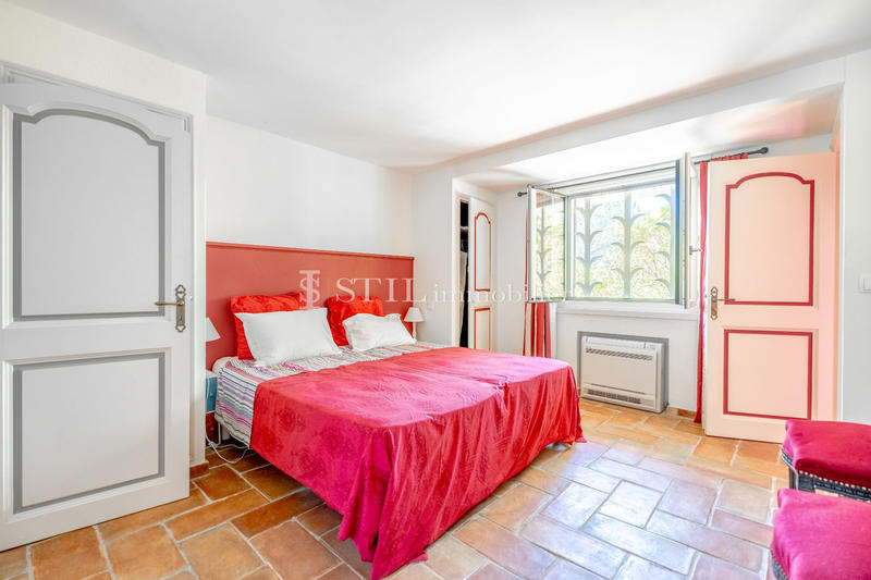 Villa - 300 m² - 6 pièces