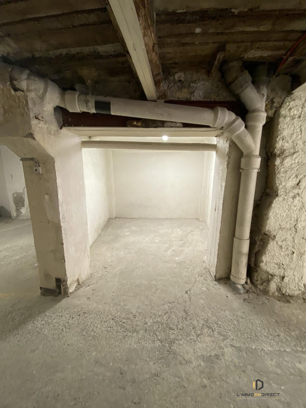 Parking / Garage - 2 m²