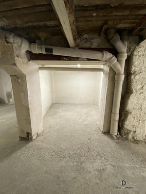 Parking / Garage - 2 m²