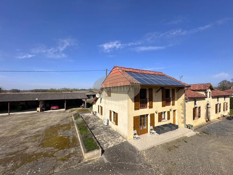 Maison - 257 m² - 11 pièces