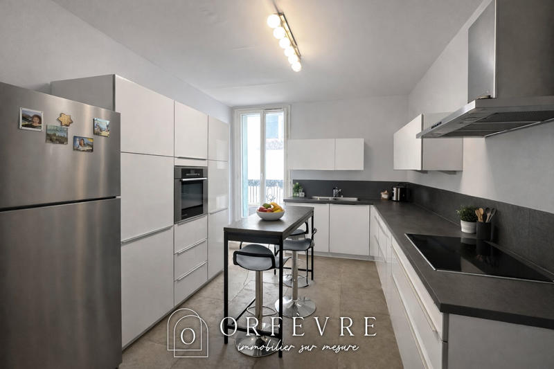 Maison - 200 m² - 7 pièces