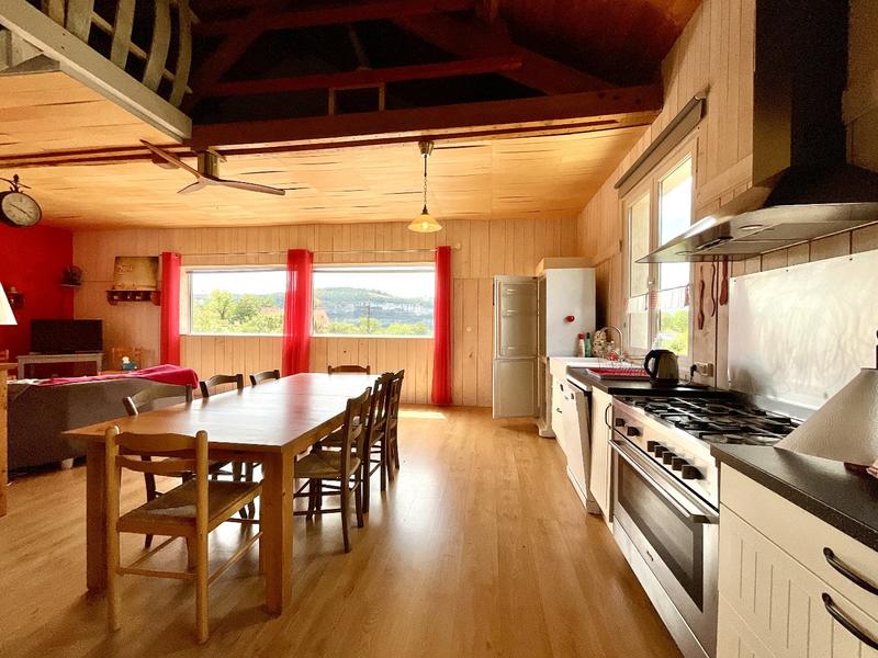 Maison - 430 m² - 16 pièces