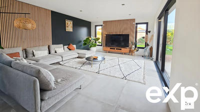 Maison - 216 m² - 8 pièces