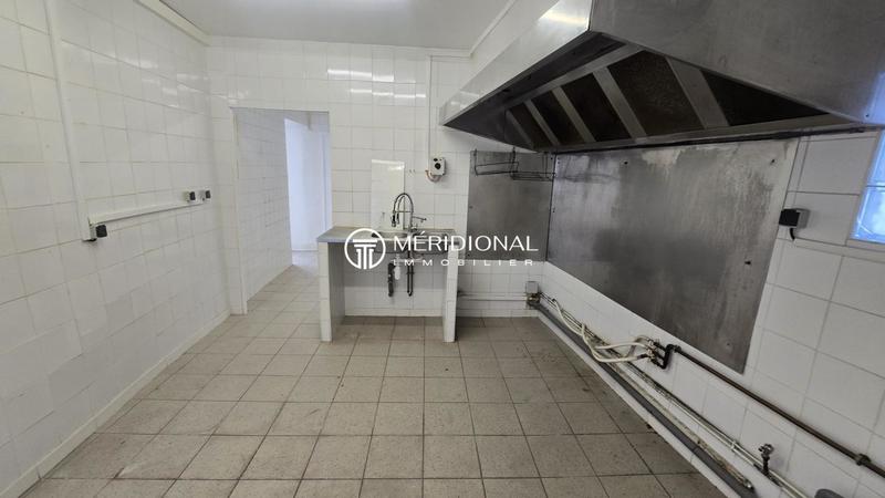 Local commercial - 110 m² - 5 pièces