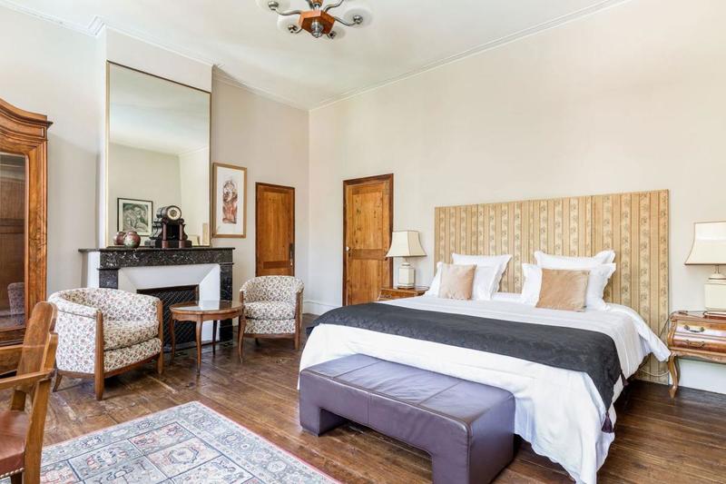 Demeure - 450 m² - 11 pièces