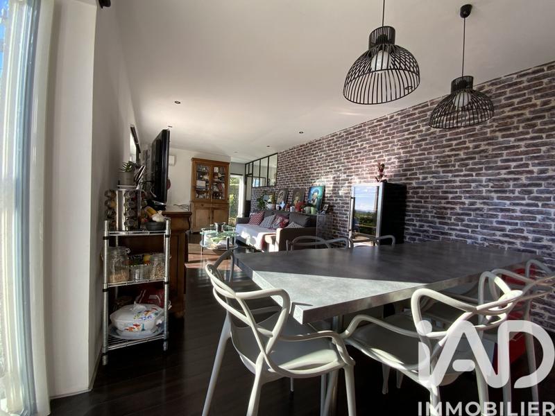 Maison - 210 m² - 8 pièces