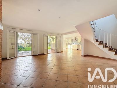 Maison - 207 m² - 7 pièces