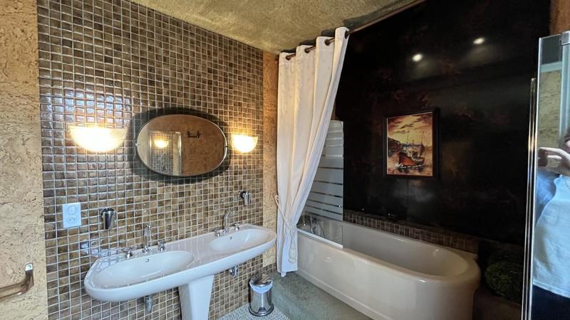 Maison - 300 m² - 8 pièces