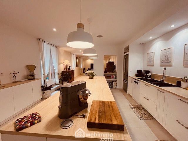 Maison - 224 m² - 6 pièces