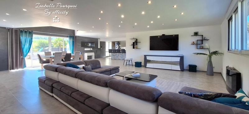 Maison - 280 m² - 11 pièces