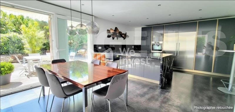 Maison - 222 m² - 8 pièces