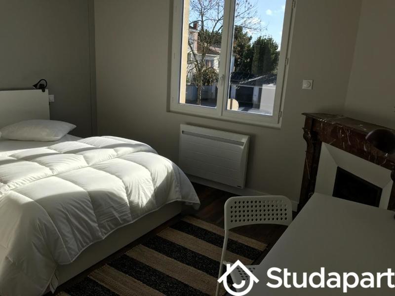 Chambre - 11 m² - 1 pièce