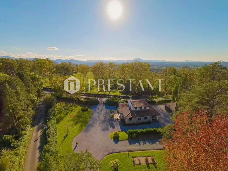 Maison - 550 m² - 12 pièces