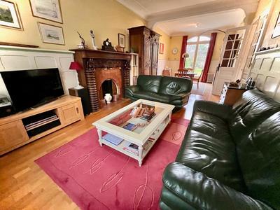 Maison - 206 m² - 10 pièces