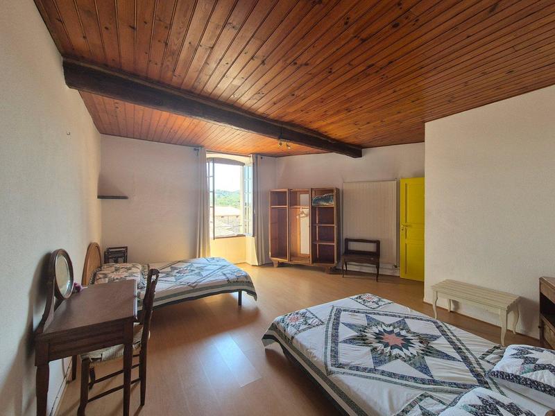 Maison - 359 m² - 11 pièces