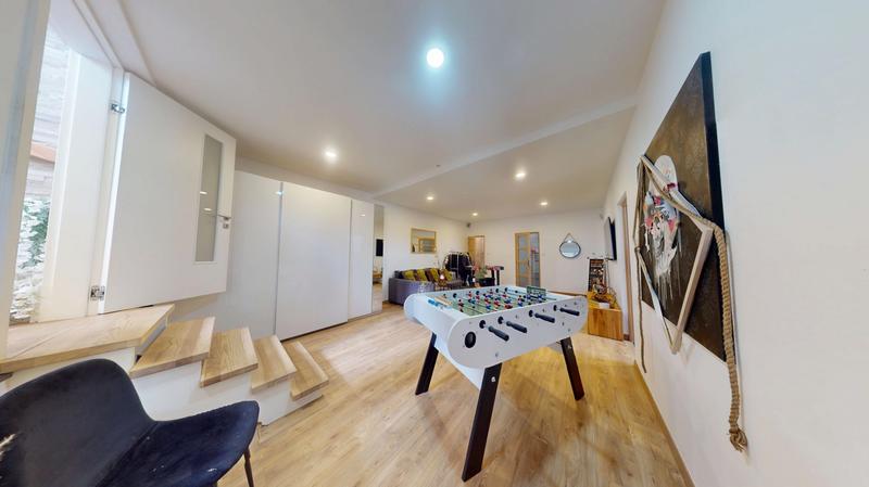 Maison contemporaine - 291 m² - 9 pièces