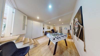 Maison contemporaine - 291 m² - 9 pièces