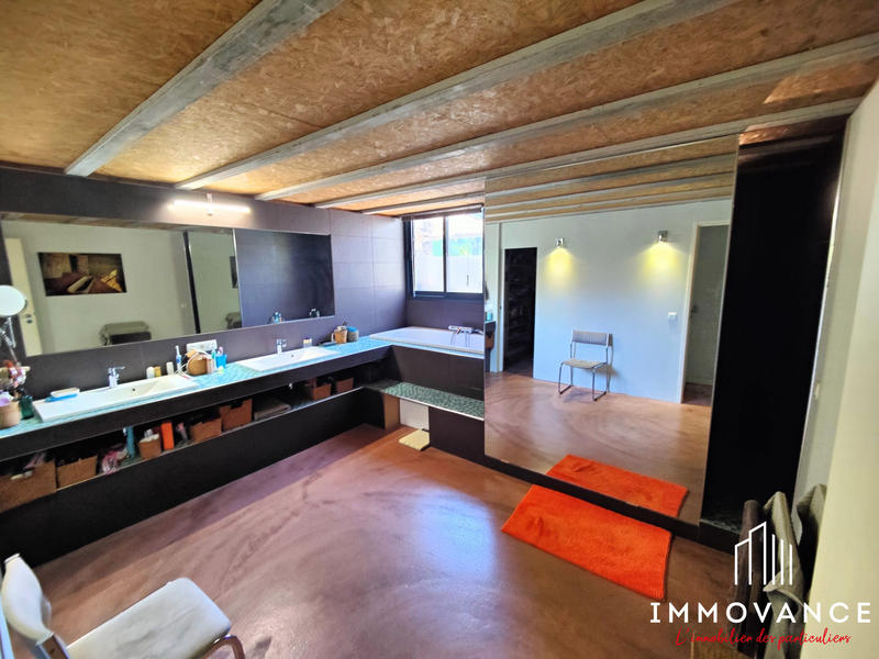 Maison - 340 m² - 8 pièces