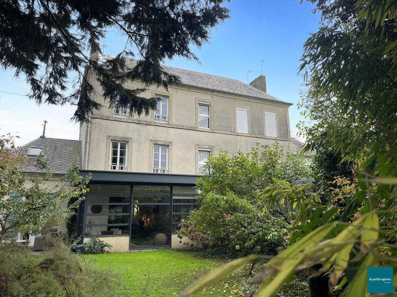 Maison - 224 m² - 8 pièces