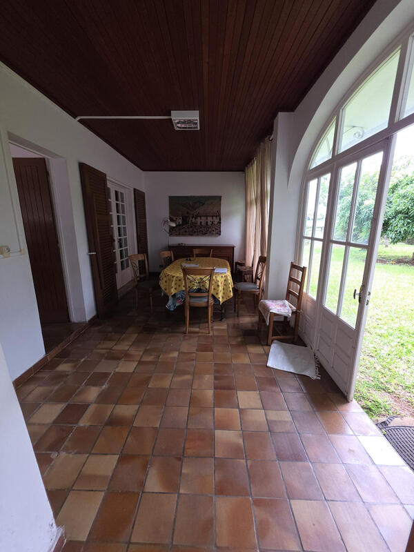 Villa - 236 m² - 6 pièces