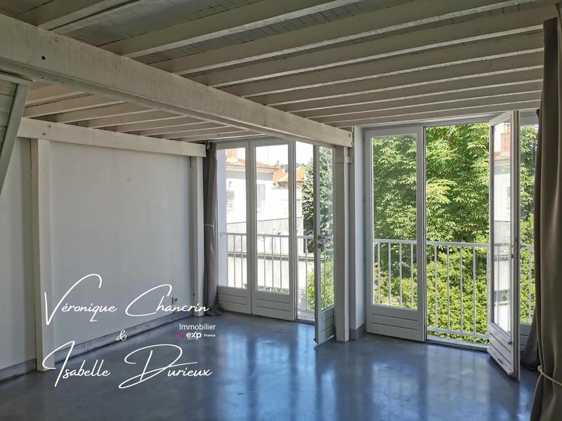 Loft - 181 m² - 5 pièces