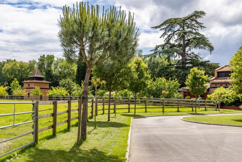 Propriété - 424 m² - 10 pièces