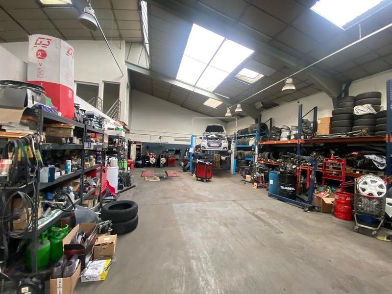 Entrepôt - 876 m² - 5 pièces