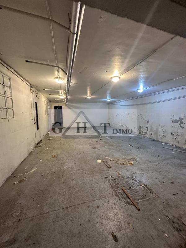 Entrepôt - 2 140 m²