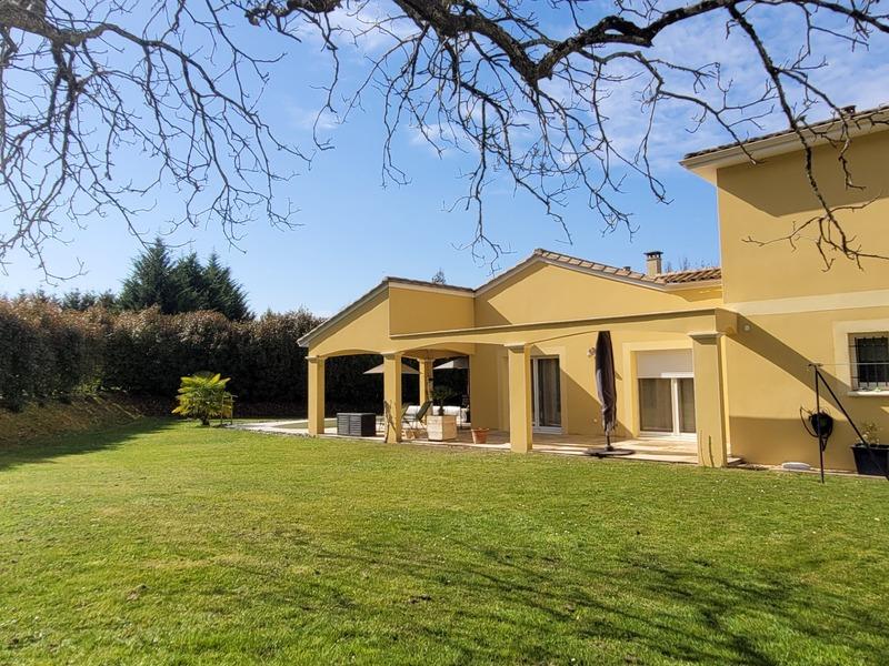 Maison - 210 m² - 9 pièces