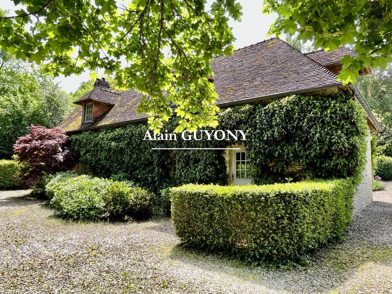 Maison - 875 m² - 25 pièces